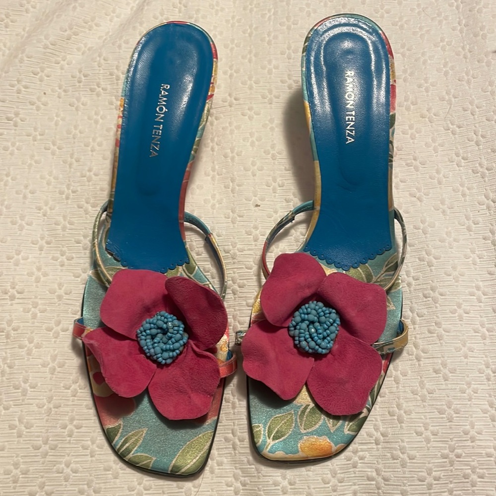 Ramón Tenza Heels colorful with flower